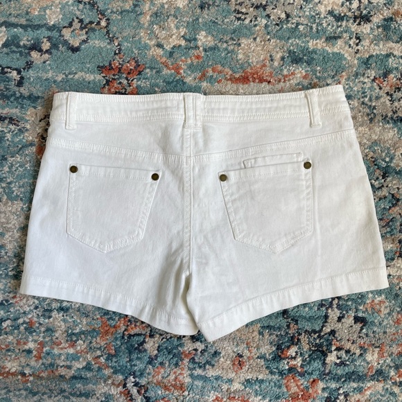 Hinge White Shorts Size 2 Mid Rise - Picture 2 of 2